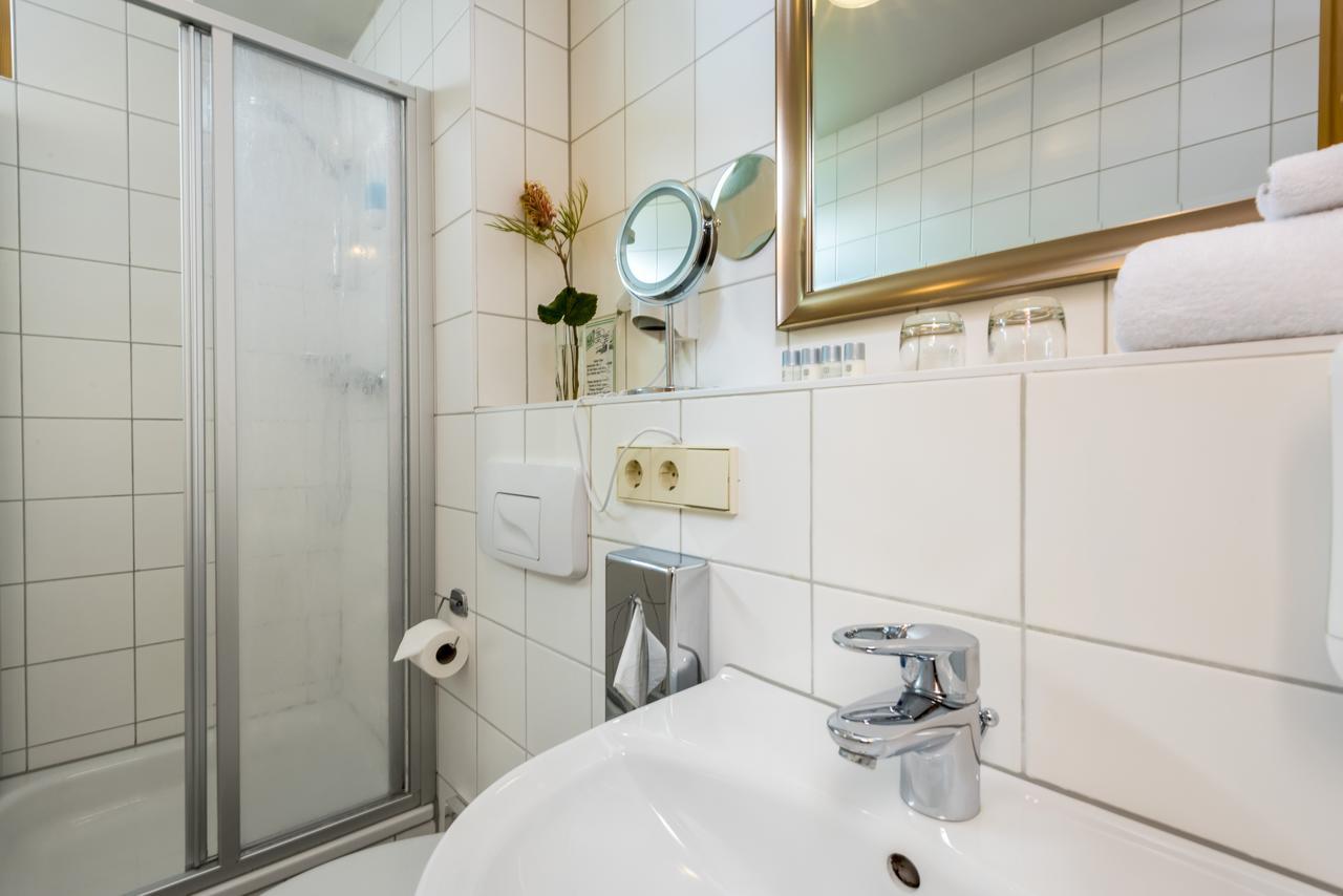 Hotel Ambassador-Berlin Gruenau Kültér fotó